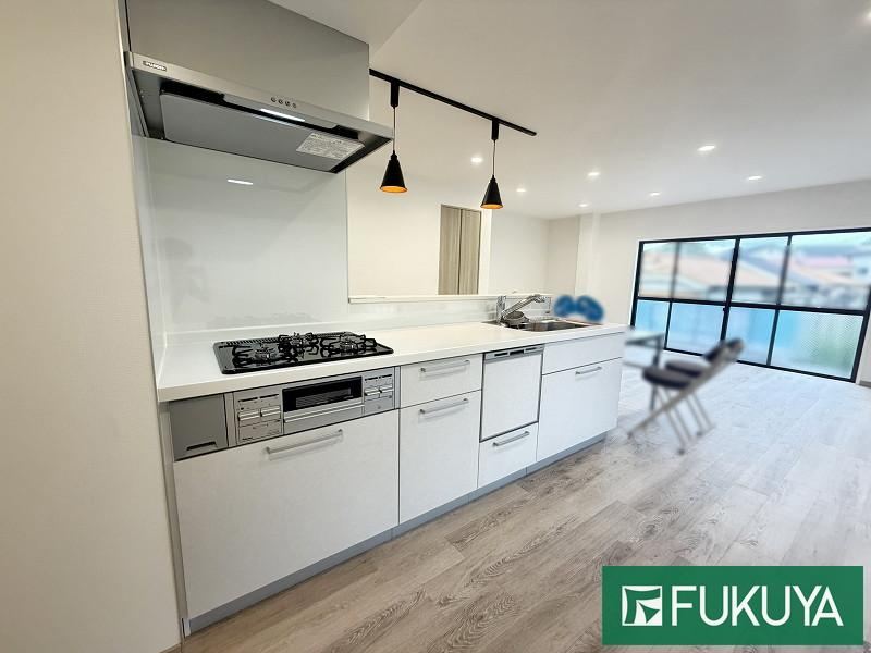 5LDK house in Hirakata, Osaka - Photo 1