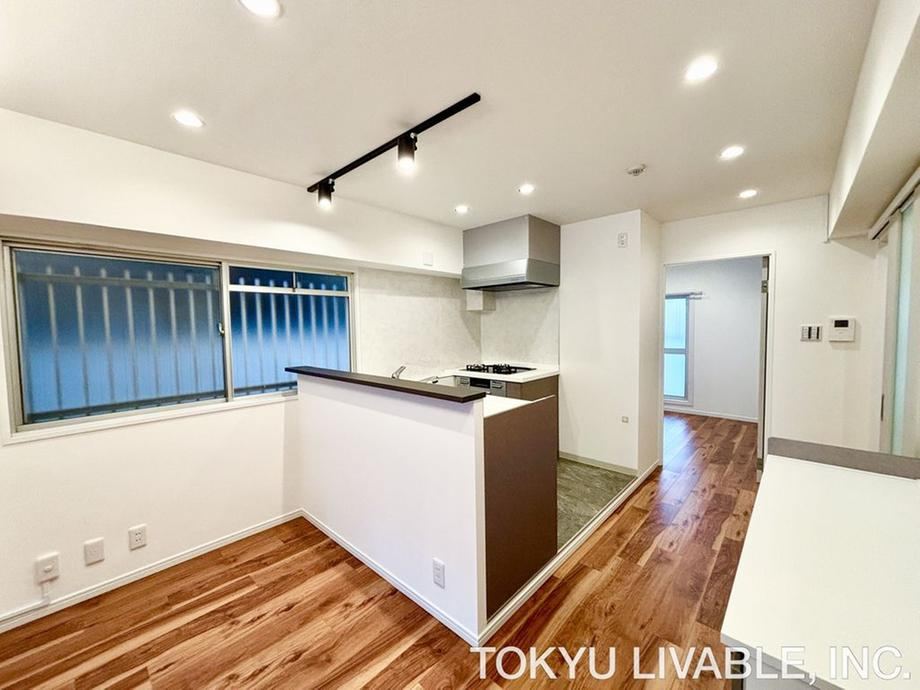 2LDK apartment in Yodogawa Ward, Osaka - Photo 1
