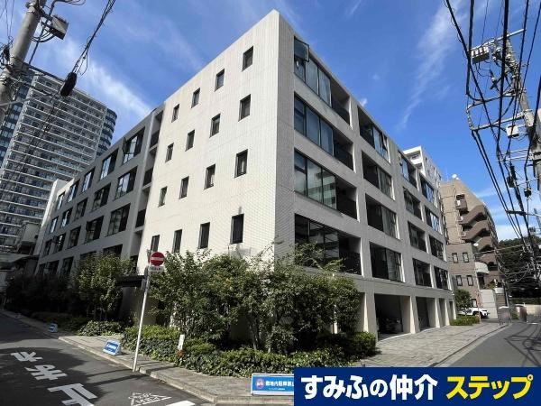3LDK apartment in Minato Ward, Tokyo - Photo 1