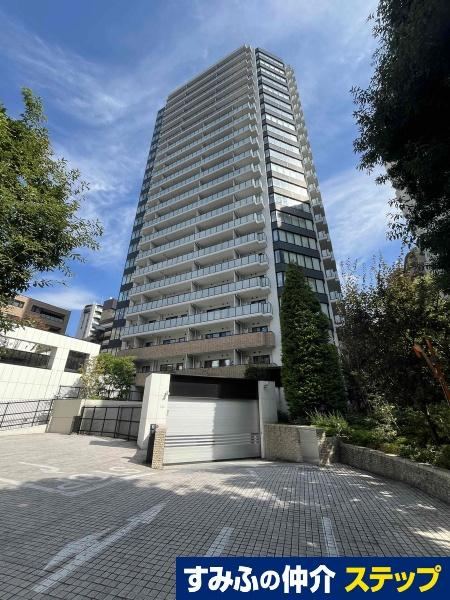 3LDK apartment in Minato Ward, Tokyo - Photo 1