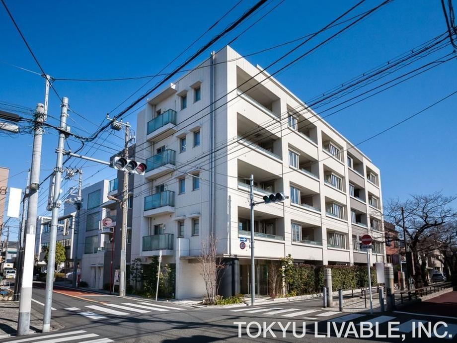 3LDK apartment in Meguro Ward, Tokyo - Photo 1