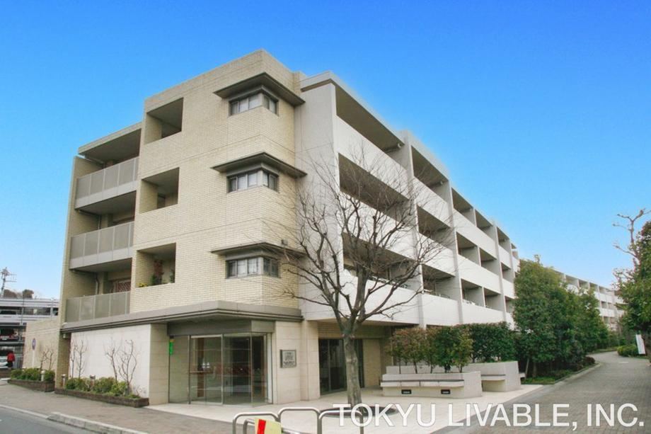 4LDK apartment in Komae, Tokyo - Photo 1