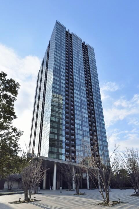 3LDK apartment in Minato Ward, Tokyo - Photo 1
