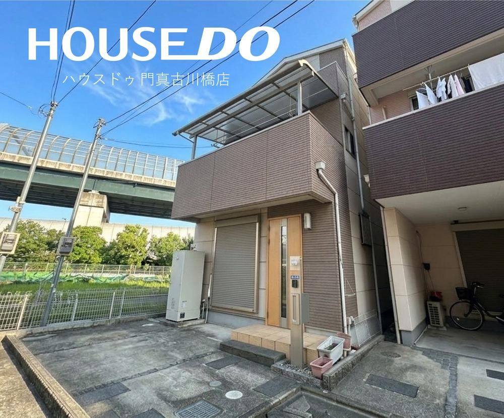 4LDK house in Kadoma, Osaka - Photo 1