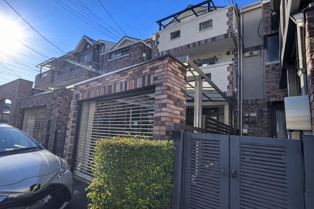 4LDK house in Suita, Osaka - Photo 1