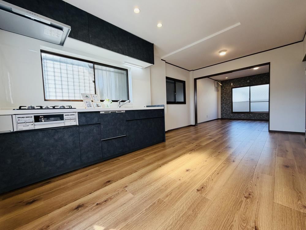 4LDK house in Suita, Osaka - Photo 1