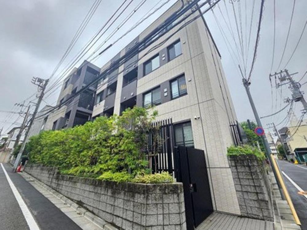 2LDK apartment in Meguro Ward, Tokyo - Photo 1