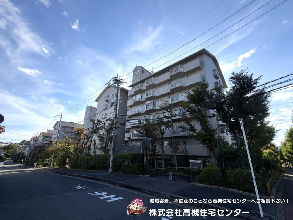 4LDK apartment in Takatsuki, Osaka - Photo 1