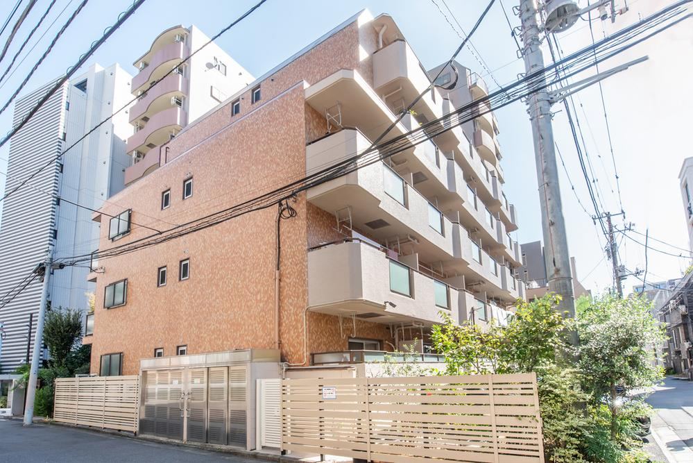1LDK apartment in Minato Ward, Tokyo - Photo 1