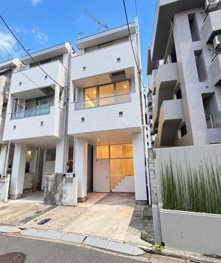 4LDK house in Ota Ward, Tokyo - Photo 1
