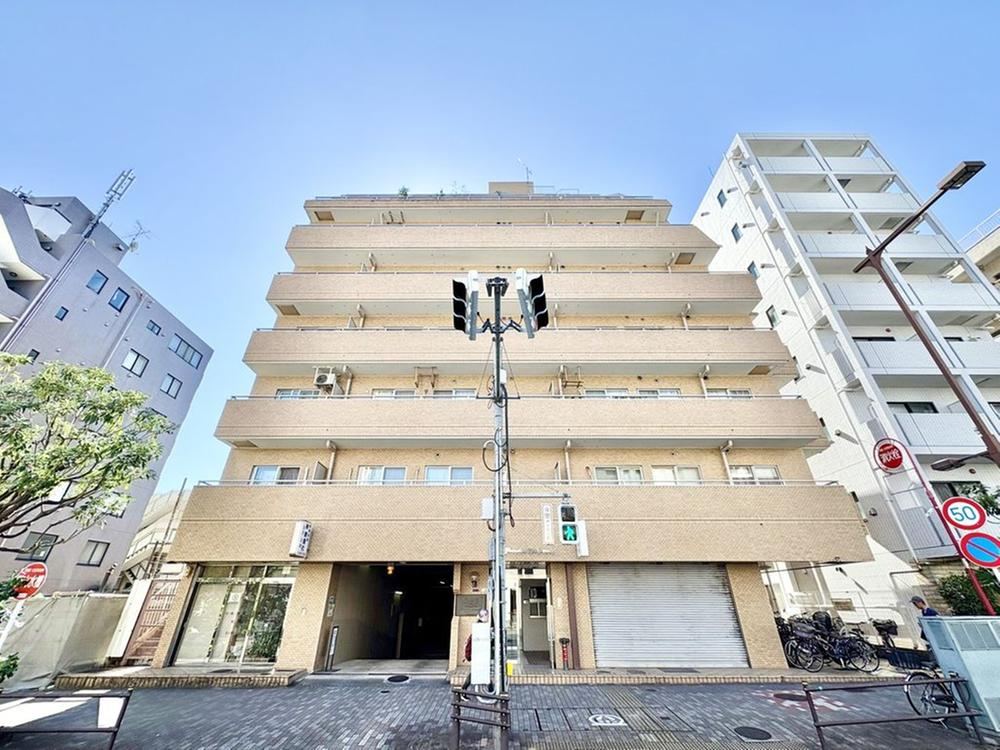 1LDK apartment in Shinjuku Ward, Tokyo - Photo 1