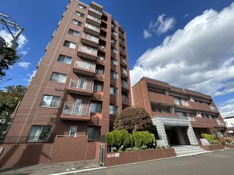 4LDK apartment in Nishi Ward, Sapporo