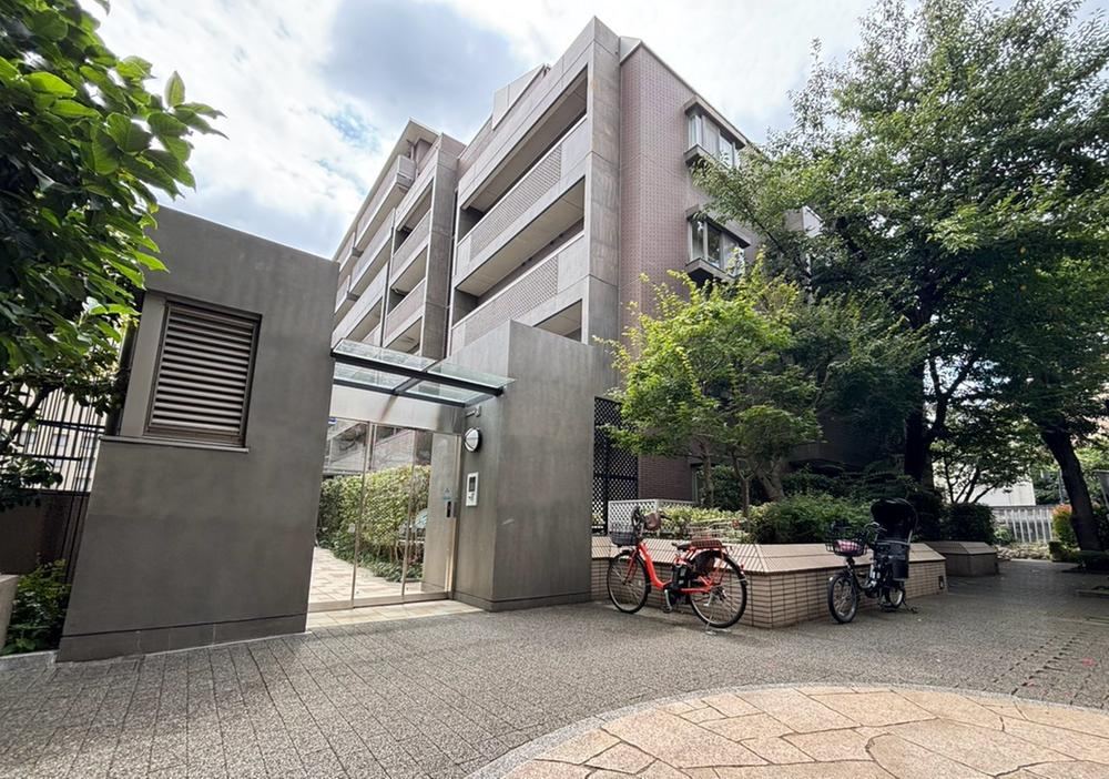 3LDK apartment in Setagaya Ward, Tokyo - Photo 1