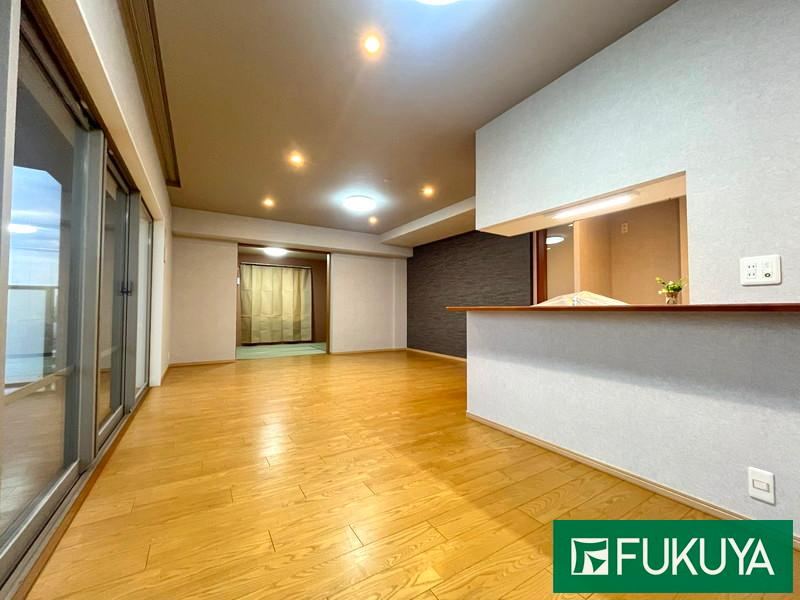 4LDK apartment in Joto Ward, Osaka - Photo 1