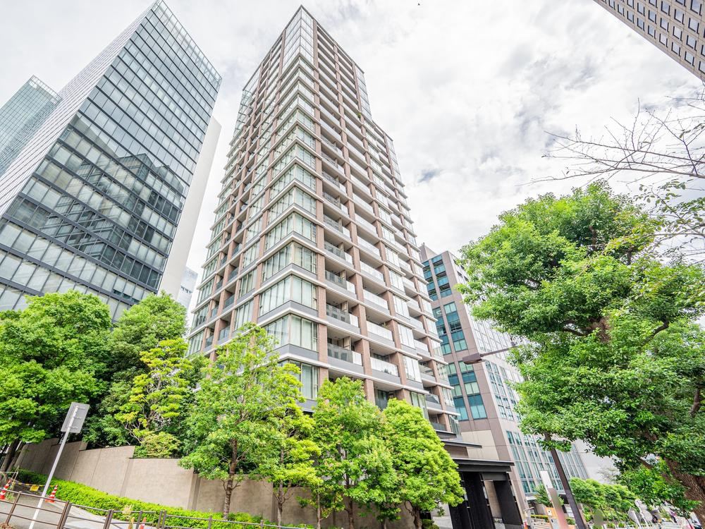 3LDK apartment in Minato Ward, Tokyo - Photo 1