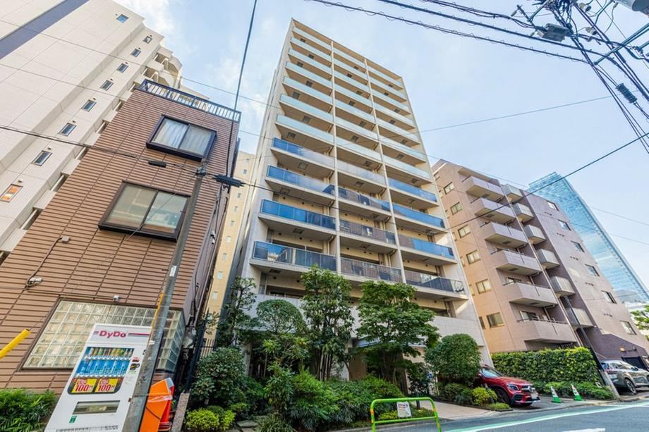 2LDK apartment in Minato Ward, Tokyo - Photo 1