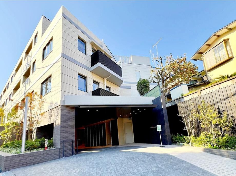 1LDK apartment in Shibuya Ward, Tokyo - Photo 1