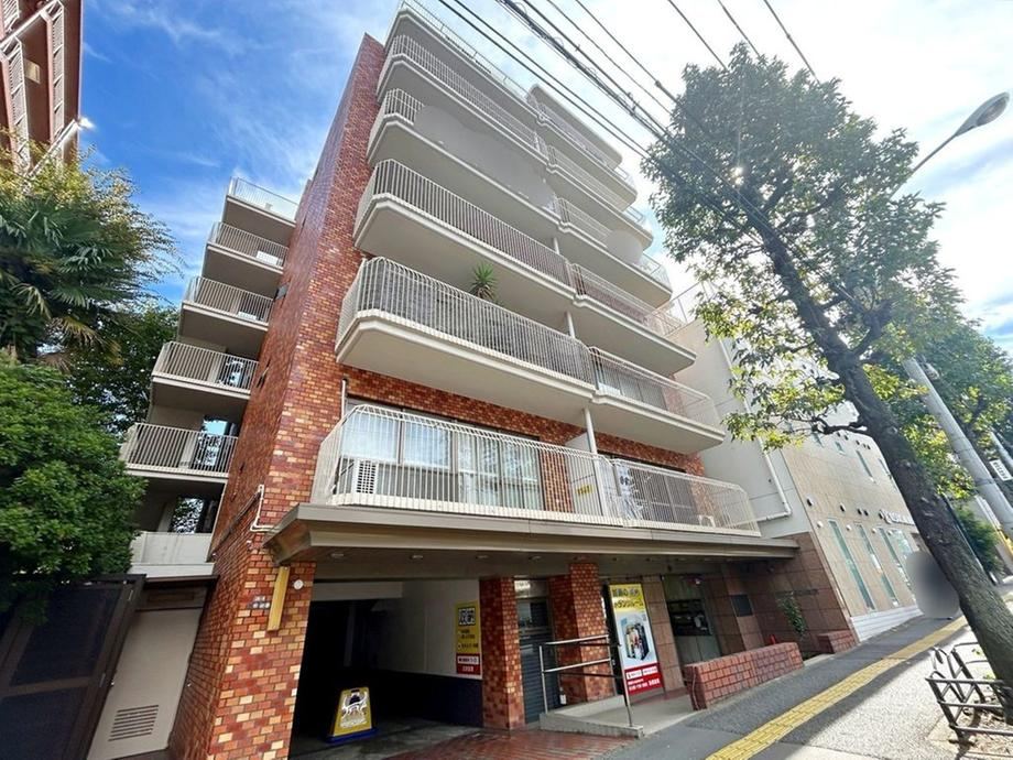 2DK apartment in Suginami Ward, Tokyo - Photo 1