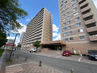 4LDK apartment in Chuo Ward, Sapporo
