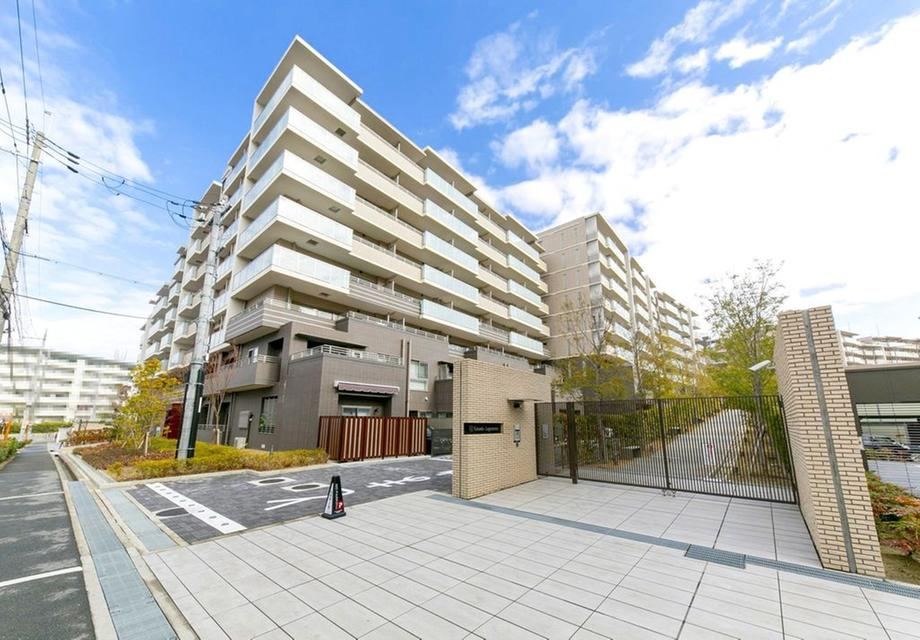 3LDK apartment in Toyonaka, Osaka - Photo 1