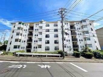3LDK apartment in Totsuka Ward, Yokohama