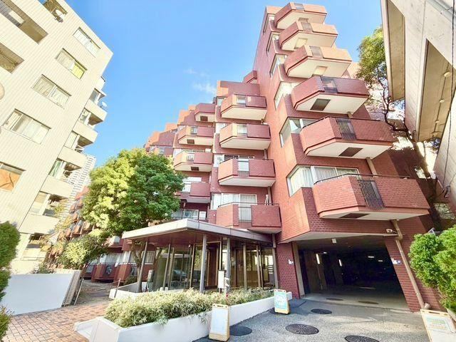 1LDK apartment in Minato Ward, Tokyo - Photo 1