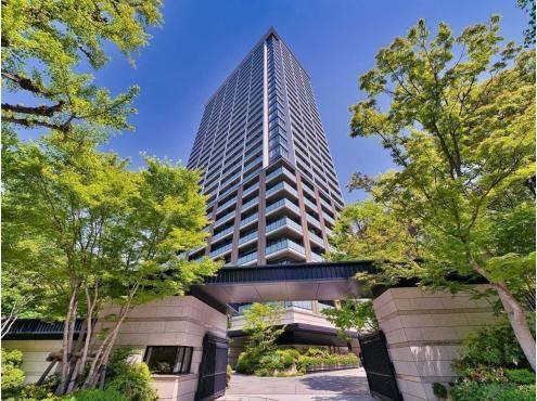 2LDK apartment in Minato Ward, Tokyo - Photo 1