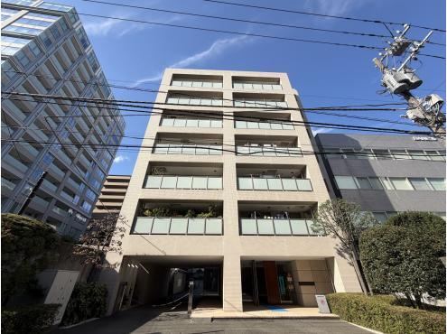 3LDK+S apartment in Chiyoda Ward, Tokyo - Photo 1