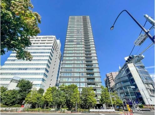 2LDK apartment in Minato Ward, Tokyo - Photo 1