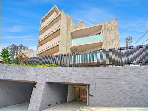 2LDK apartment in Shinjuku Ward, Tokyo - Photo 1