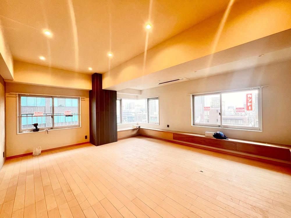 3LDK apartment in Chiyoda Ward, Tokyo - Photo 1