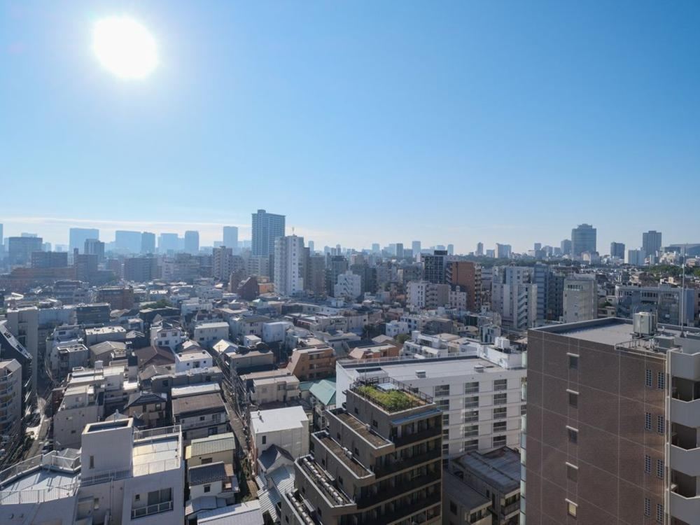 3LDK apartment in Shibuya Ward, Tokyo - Photo 1