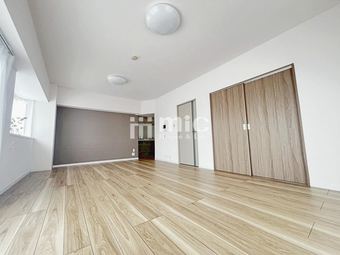 4LDK apartment in Naka Ward, Yokohama