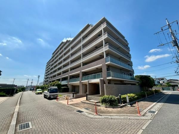 4LDK apartment in Soka, Saitama - Photo 1