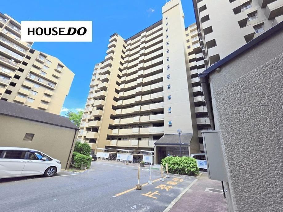 4LDK apartment in Toyonaka, Osaka - Photo 1