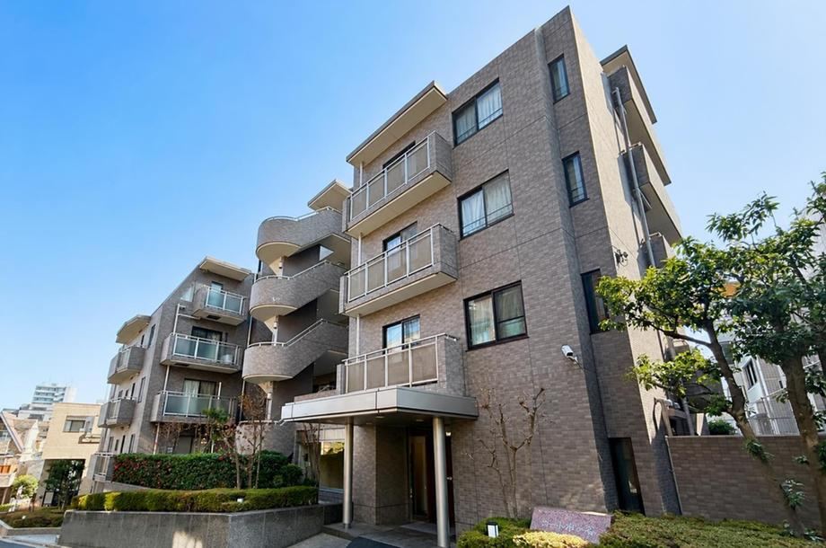 3LDK apartment in Shinjuku Ward, Tokyo - Photo 1