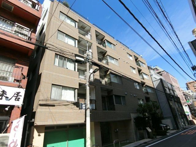 1LDK apartment in Shinjuku Ward, Tokyo - Photo 1