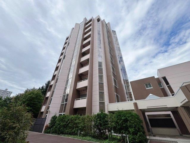2LDK apartment in Nishi Ward, Sapporo, Hokkaido - Photo 1