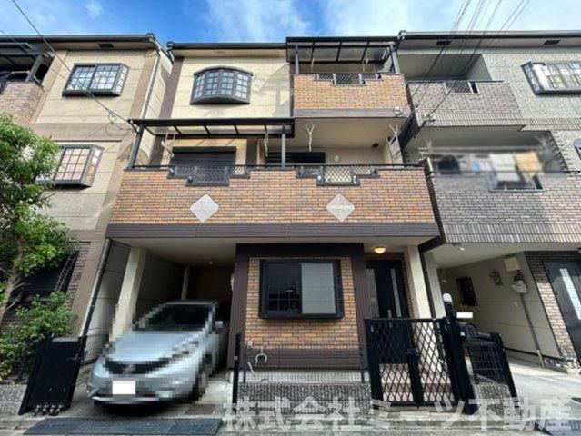 4LDK house in Higashiosaka, Osaka - Photo 1