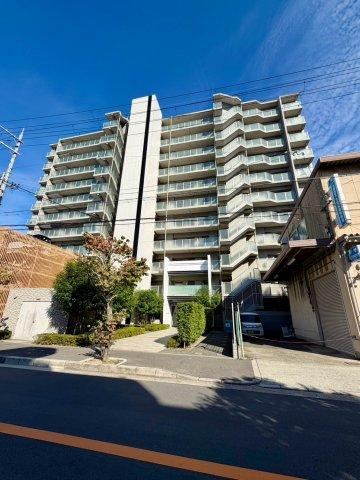 3LDK apartment in Tsurumi Ward, Osaka - Photo 1
