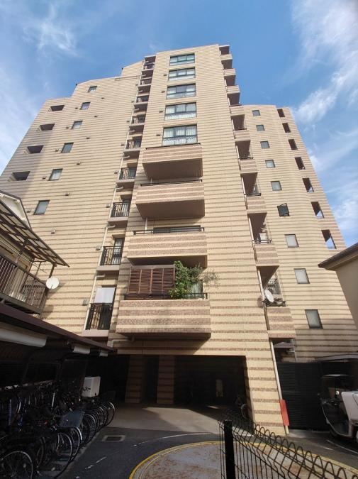 2LDK apartment in Shinjuku Ward, Tokyo - Photo 1