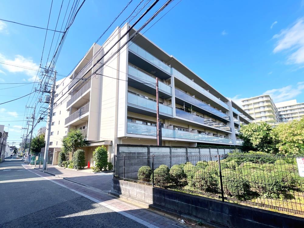 4LDK apartment in Mitaka, Tokyo - Photo 1