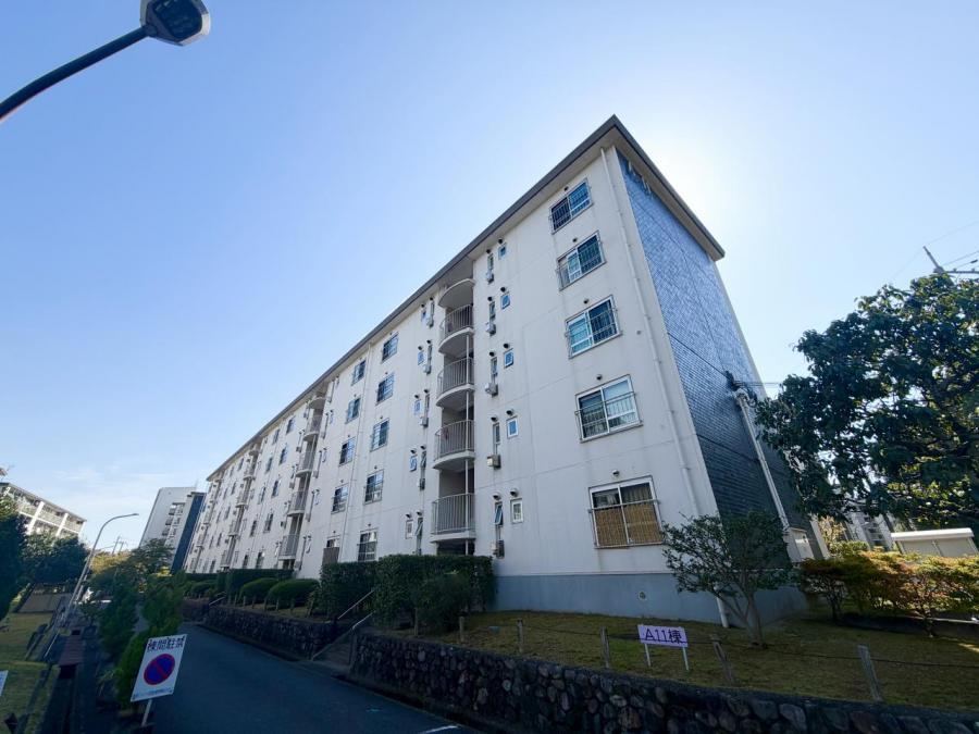 3DK apartment in Hirakata, Osaka - Photo 1