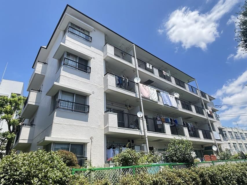 3LDK apartment in Chofu, Tokyo - Photo 1