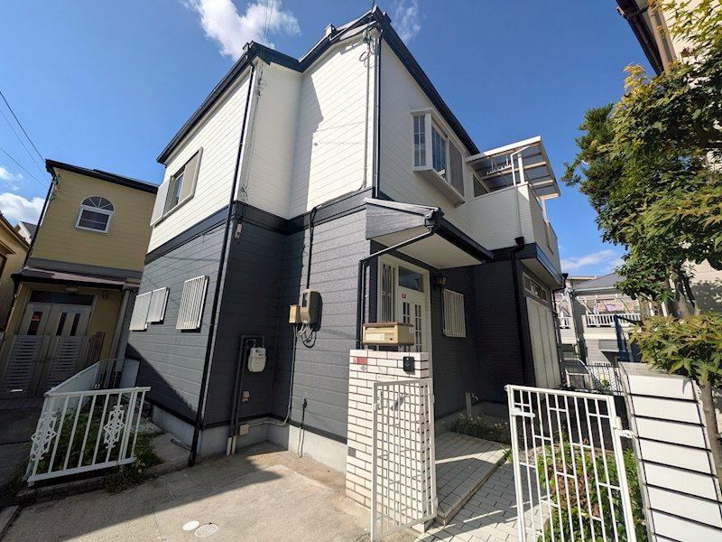4LDK house in Hirakata, Osaka - Photo 1