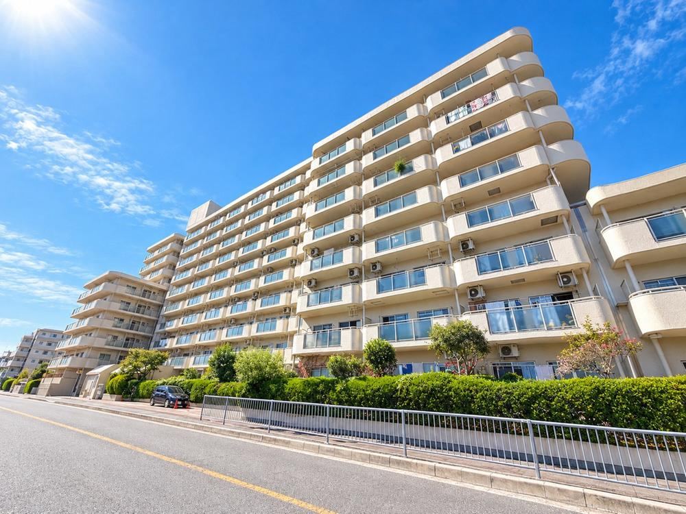 3LDK apartment in Higashiosaka, Osaka - Photo 1