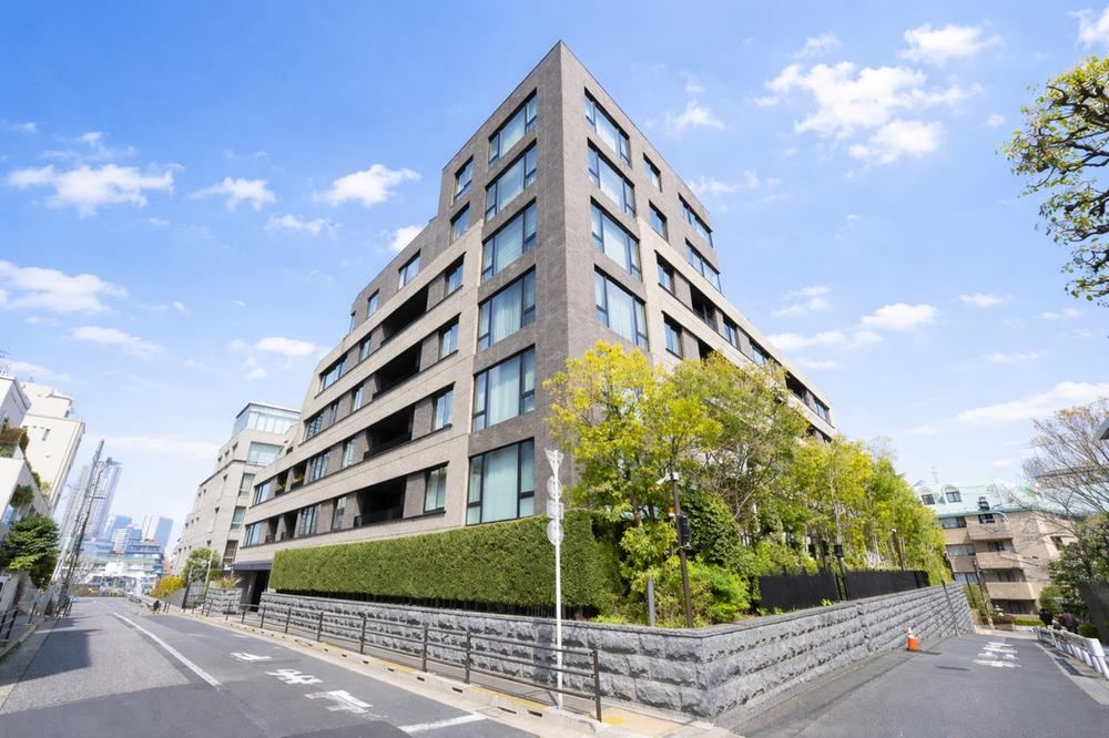 1LDK apartment in Minato Ward, Tokyo - Photo 1