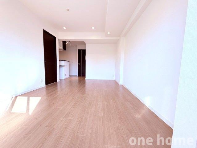 2LDK apartment in Yodogawa Ward, Osaka - Photo 1