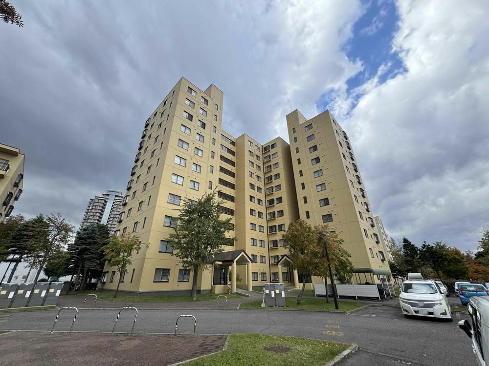 3LDK apartment in Atsubetsu Ward, Sapporo, Hokkaido - Photo 1