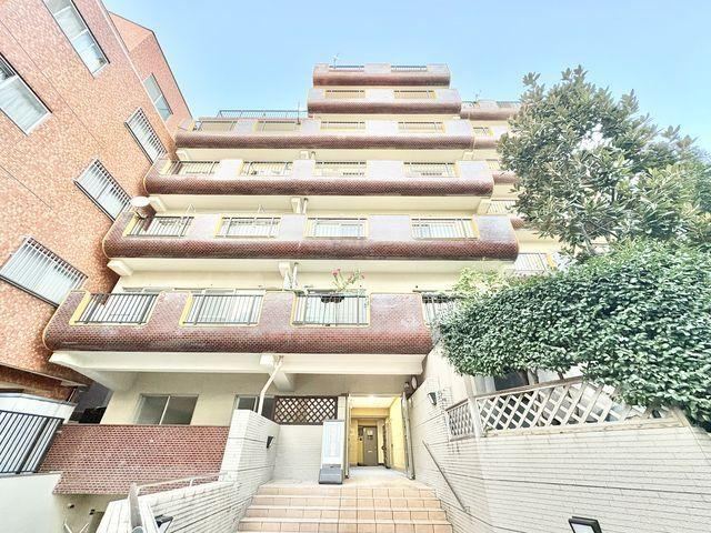 2LDK apartment in Shibuya Ward, Tokyo - Photo 1